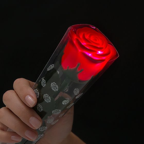 Czerwona róża z LED