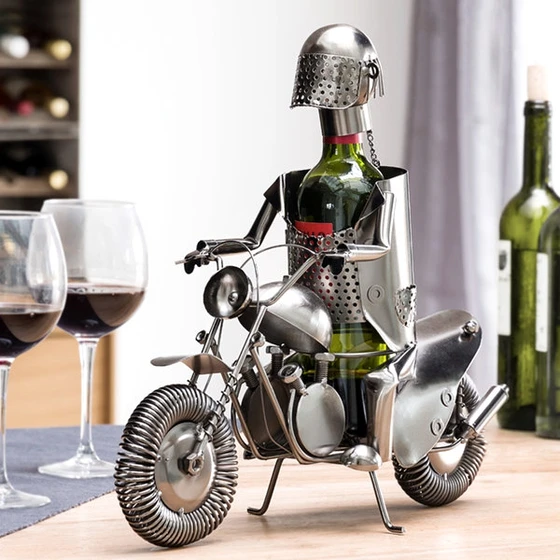 Metalowy stojak na wino motocyklista